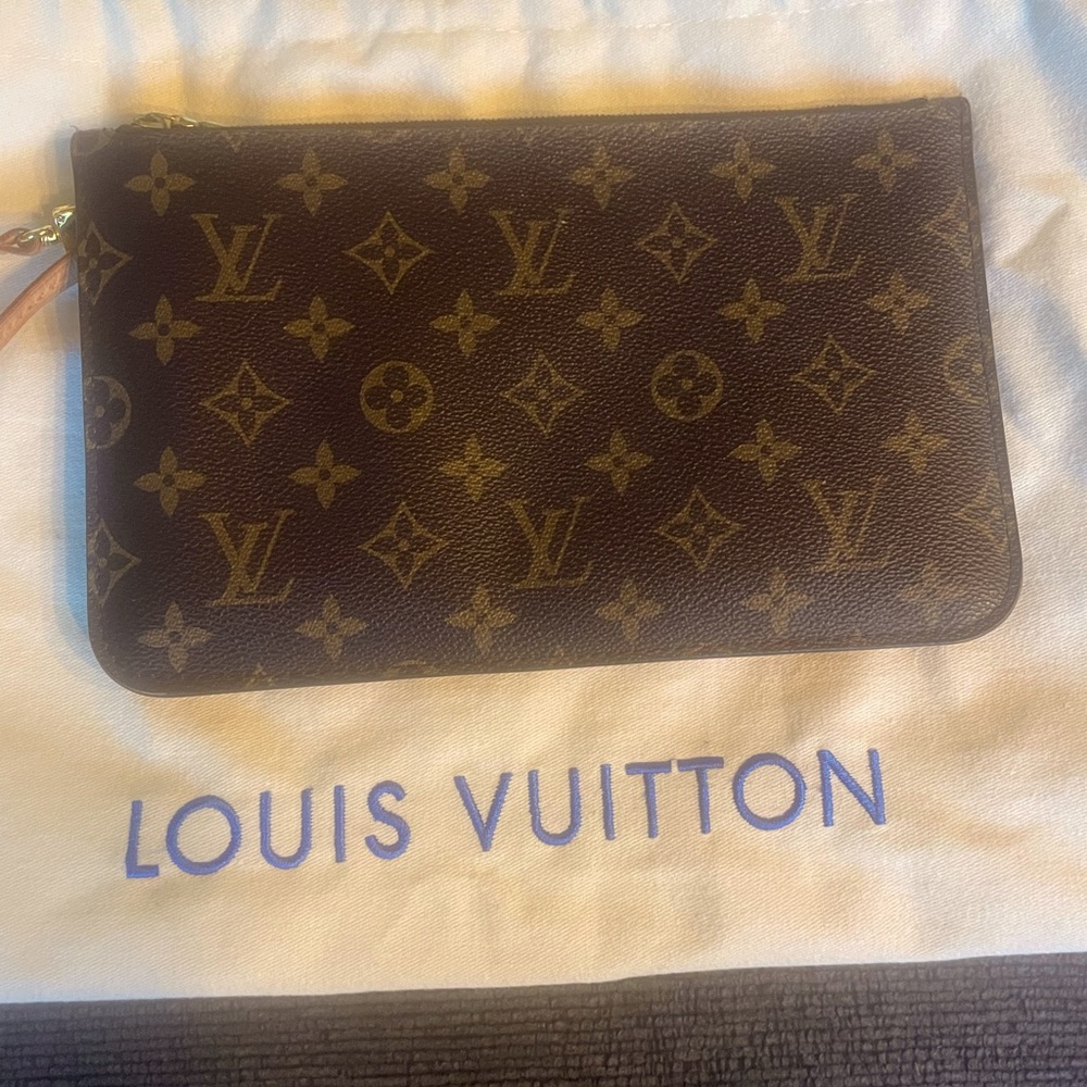Authentic Lv neverfull wristlet!